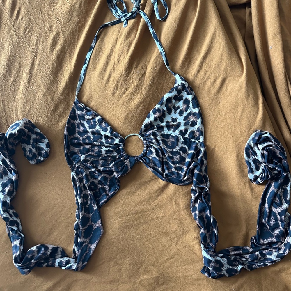 PrettyLittleThing Cheetah-Print Wrapped Crop-Top